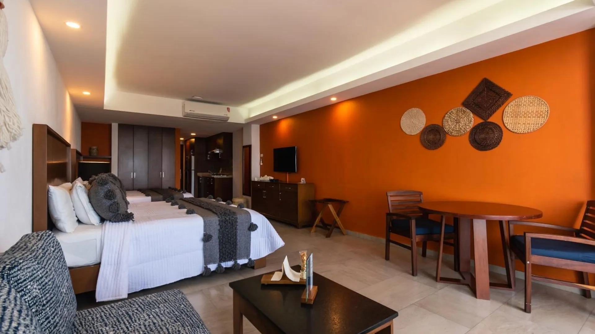 The Paramar Beachfront Boutique Hotel With Breakfast Included - Downtown Malecon Puerto Vallarta