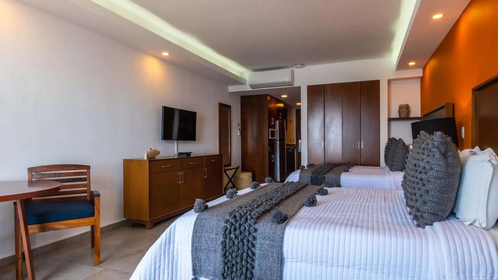 The Paramar Beachfront Boutique Hotel With Breakfast Included - Downtown Malecon Puerto Vallarta