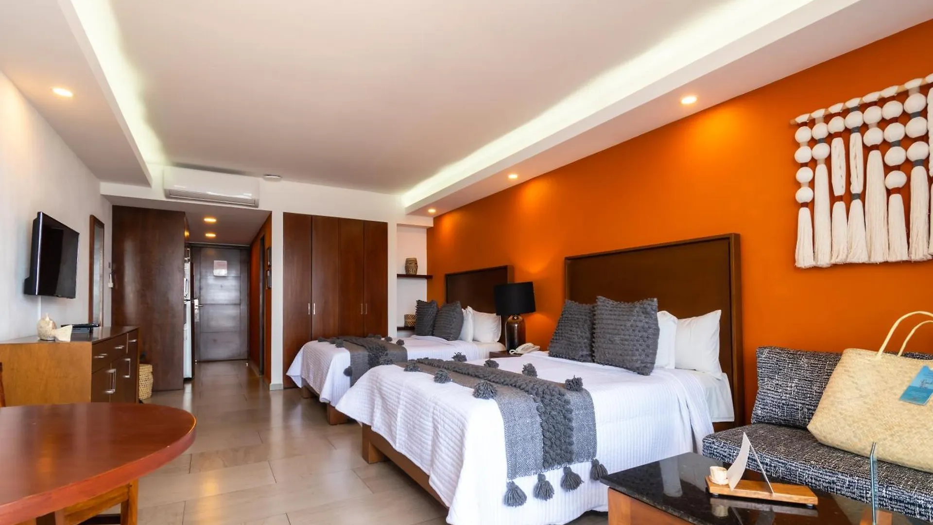 The Paramar Beachfront Boutique Hotel With Breakfast Included - Downtown Malecon Puerto Vallarta