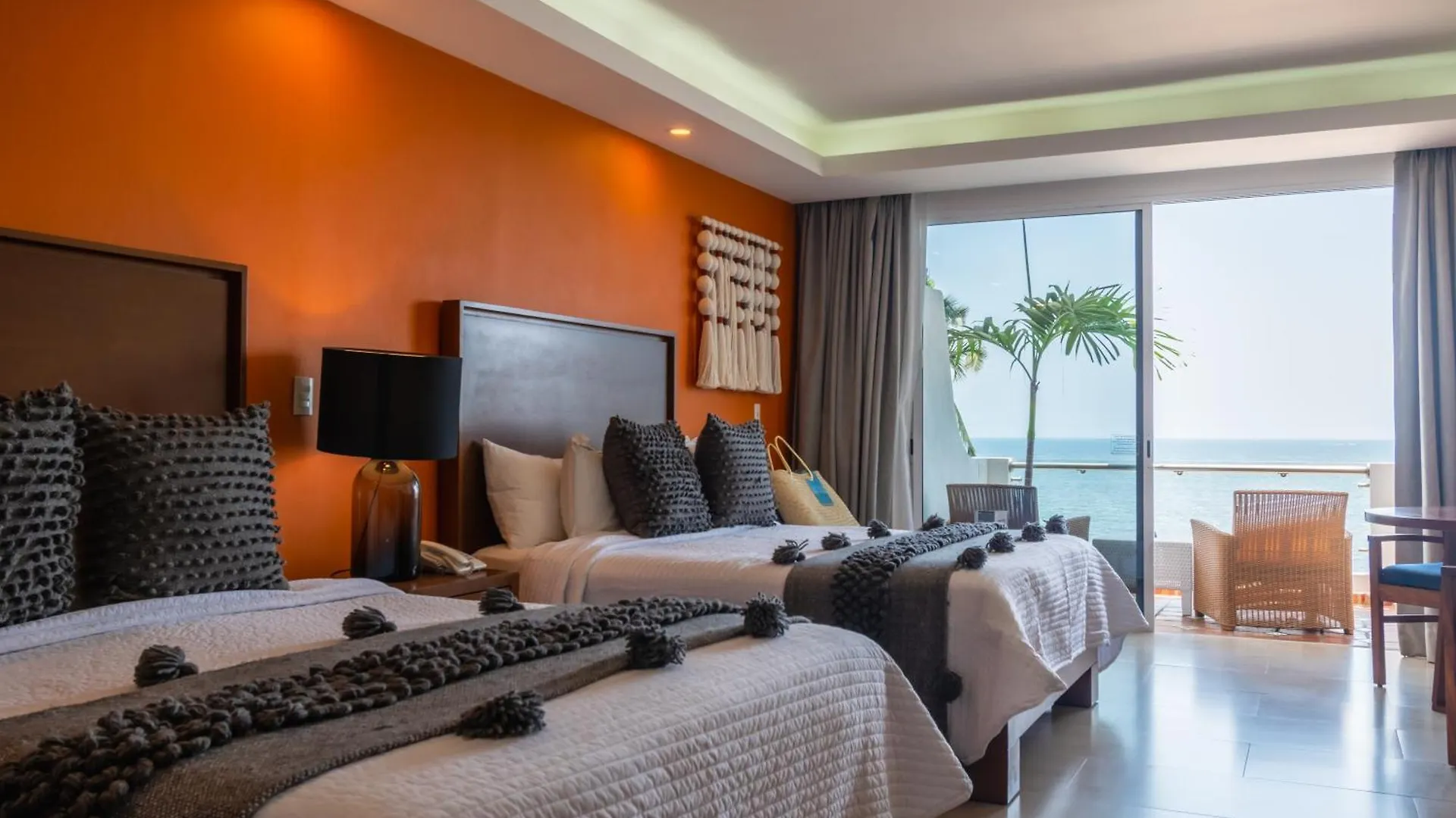 The Paramar Beachfront Boutique Hotel With Breakfast Included - Downtown Malecon Puerto Vallarta 4*,