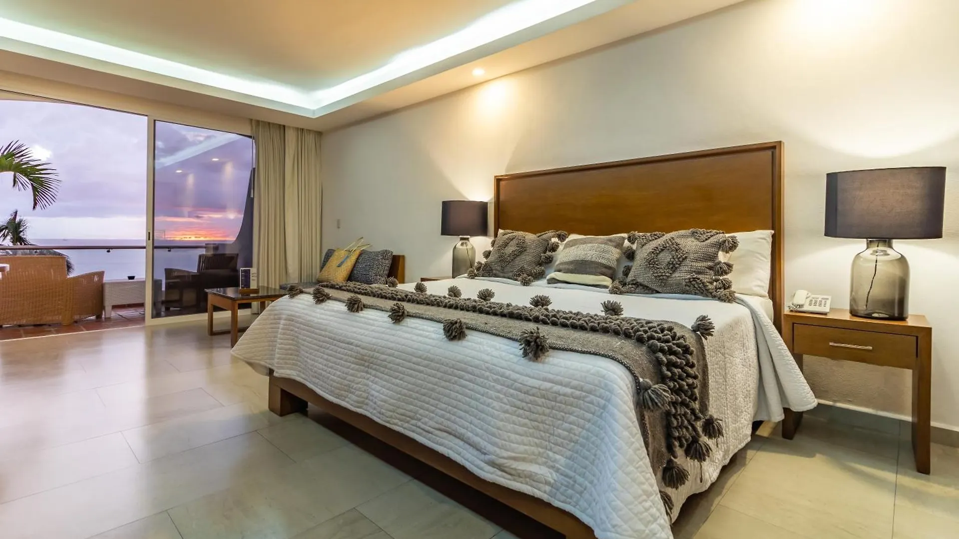 The Paramar Beachfront Boutique Hotel With Breakfast Included - Downtown Malecon Puerto Vallarta