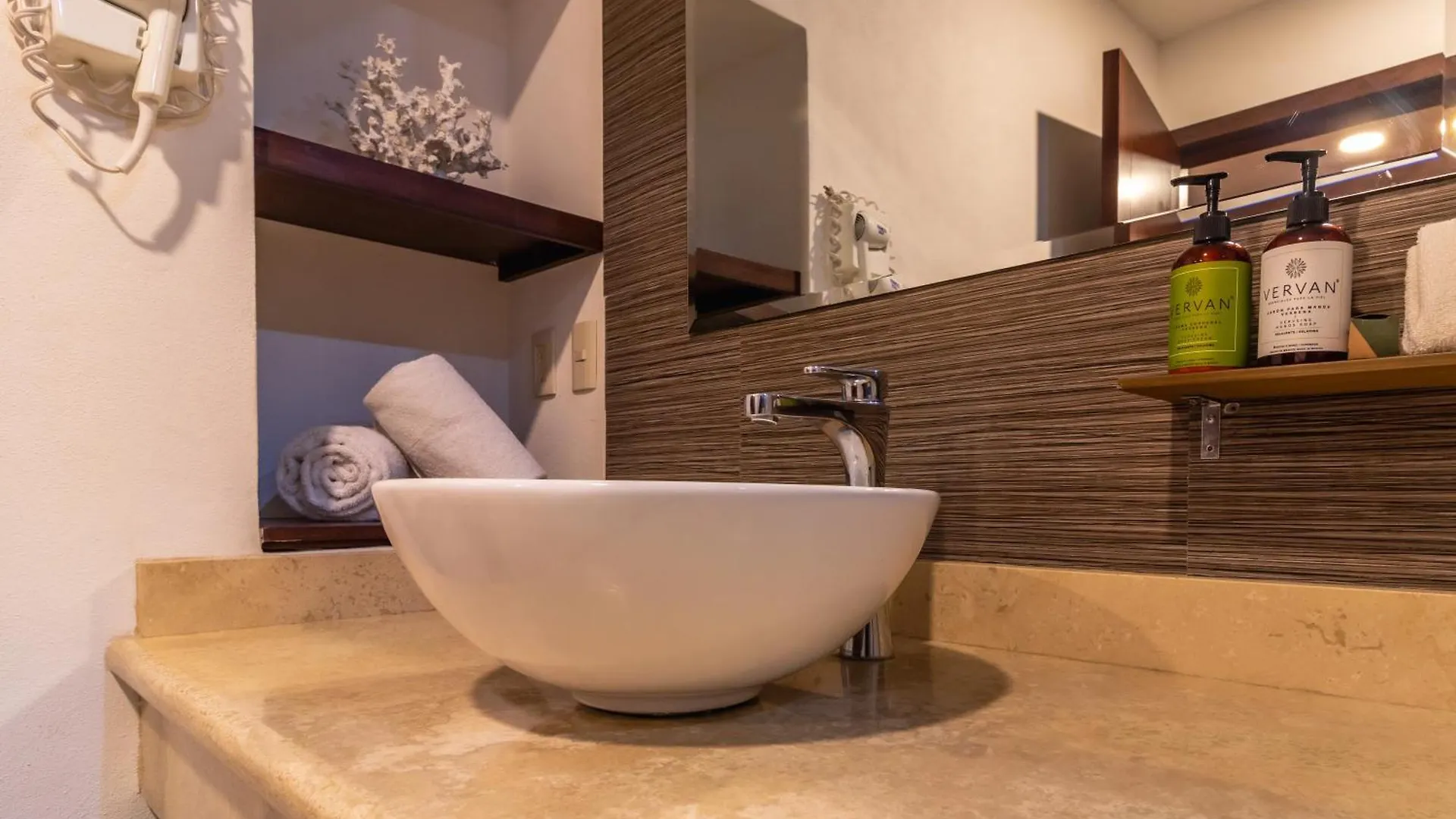 The Paramar Beachfront Boutique Hotel With Breakfast Included - Downtown Malecon Puerto Vallarta 4*,