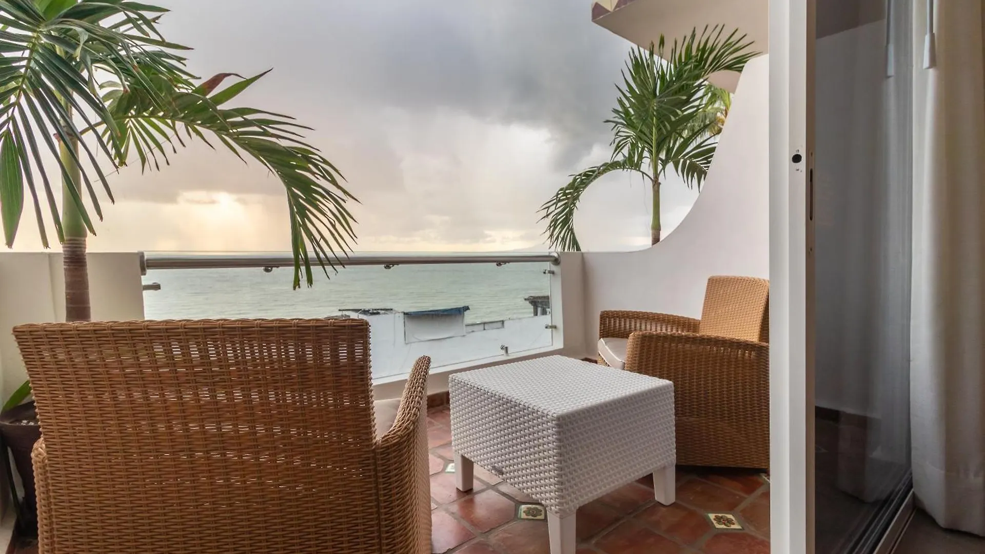 The Paramar Beachfront Boutique Hotel With Breakfast Included - Downtown Malecon Puerto Vallarta 4*,  Mexique