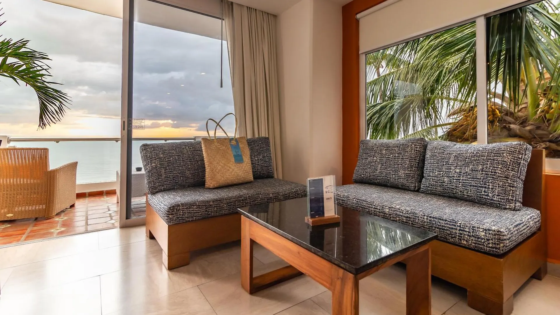 The Paramar Beachfront Boutique Hotel With Breakfast Included - Downtown Malecon Puerto Vallarta